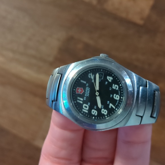 Vintage Swiss Army ladies watch - Picture 5 of 9